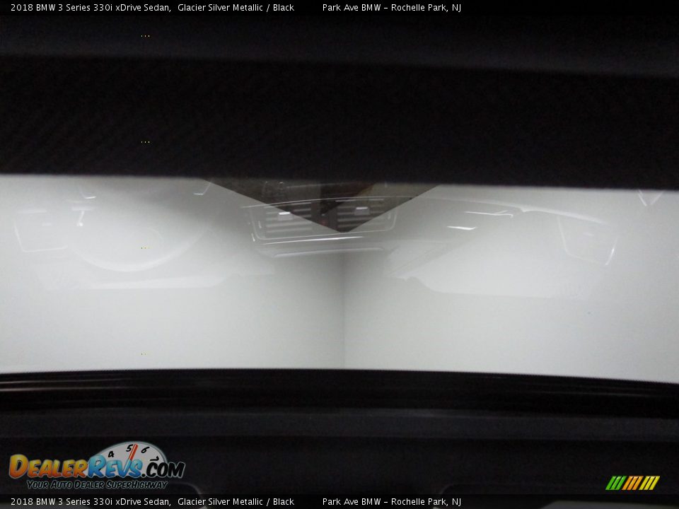 2018 BMW 3 Series 330i xDrive Sedan Glacier Silver Metallic / Black Photo #24