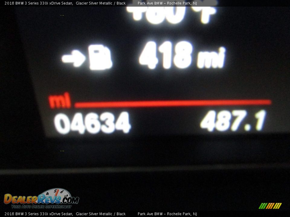 2018 BMW 3 Series 330i xDrive Sedan Glacier Silver Metallic / Black Photo #27