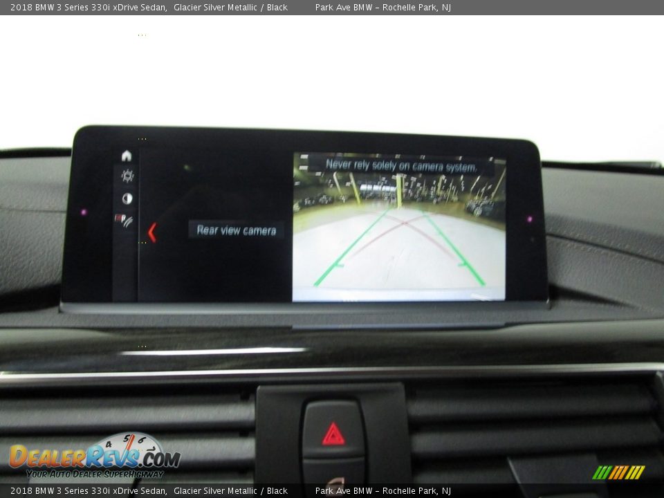 2018 BMW 3 Series 330i xDrive Sedan Glacier Silver Metallic / Black Photo #29