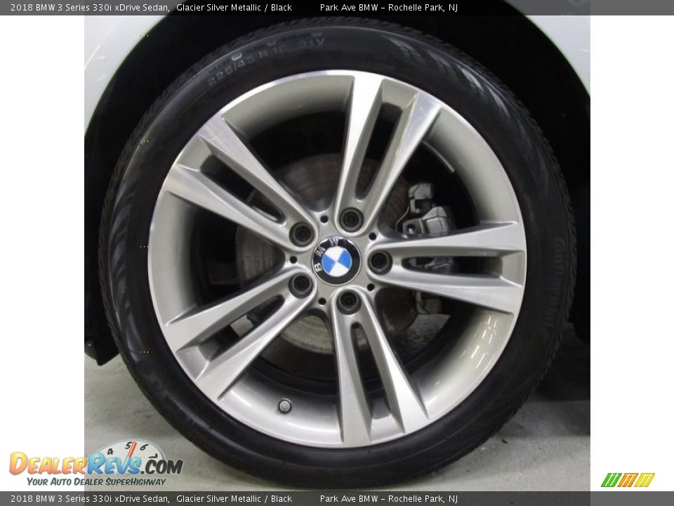 2018 BMW 3 Series 330i xDrive Sedan Glacier Silver Metallic / Black Photo #31