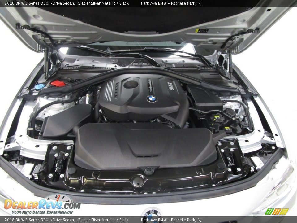 2018 BMW 3 Series 330i xDrive Sedan Glacier Silver Metallic / Black Photo #32