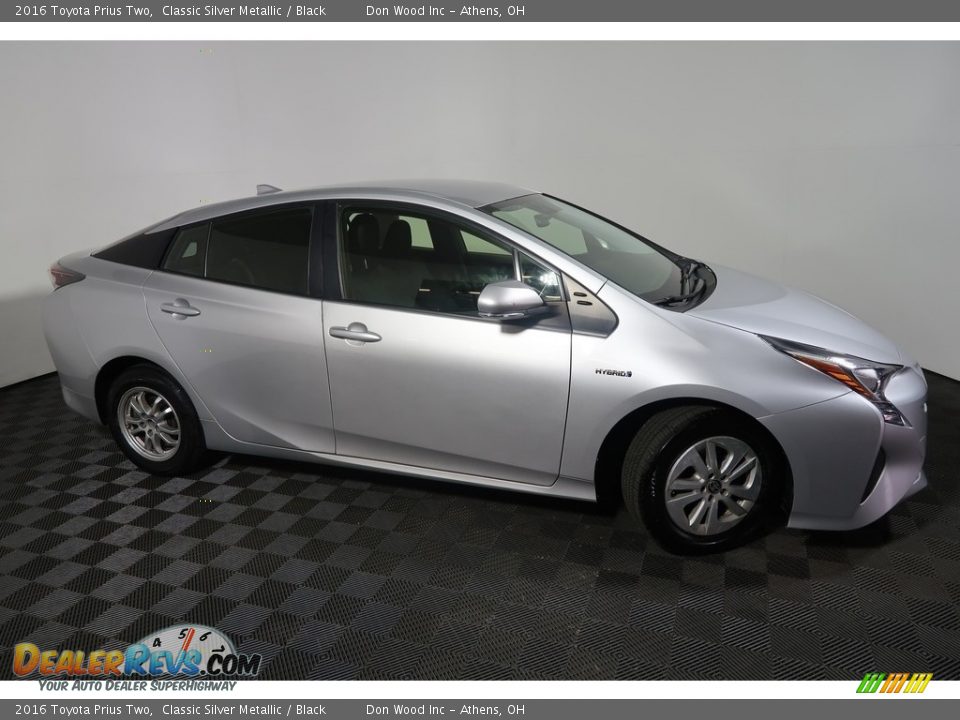 2016 Toyota Prius Two Classic Silver Metallic / Black Photo #4