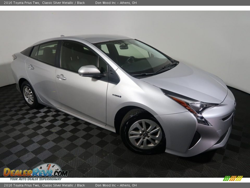 2016 Toyota Prius Two Classic Silver Metallic / Black Photo #5