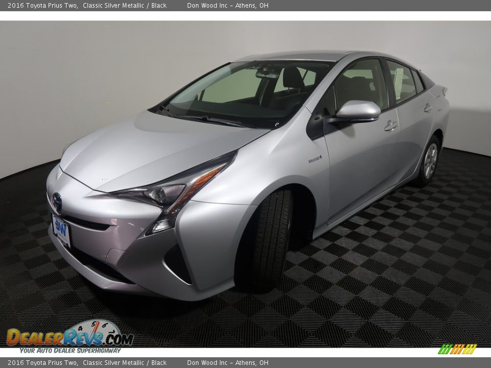 2016 Toyota Prius Two Classic Silver Metallic / Black Photo #7