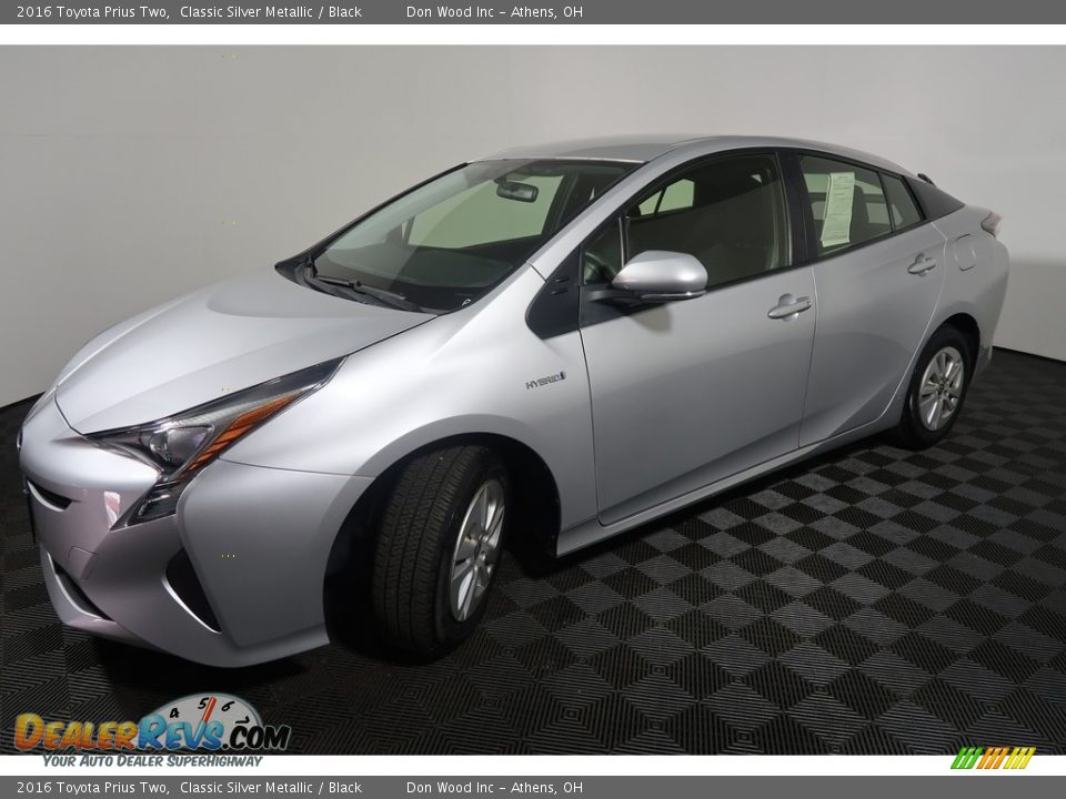 2016 Toyota Prius Two Classic Silver Metallic / Black Photo #8