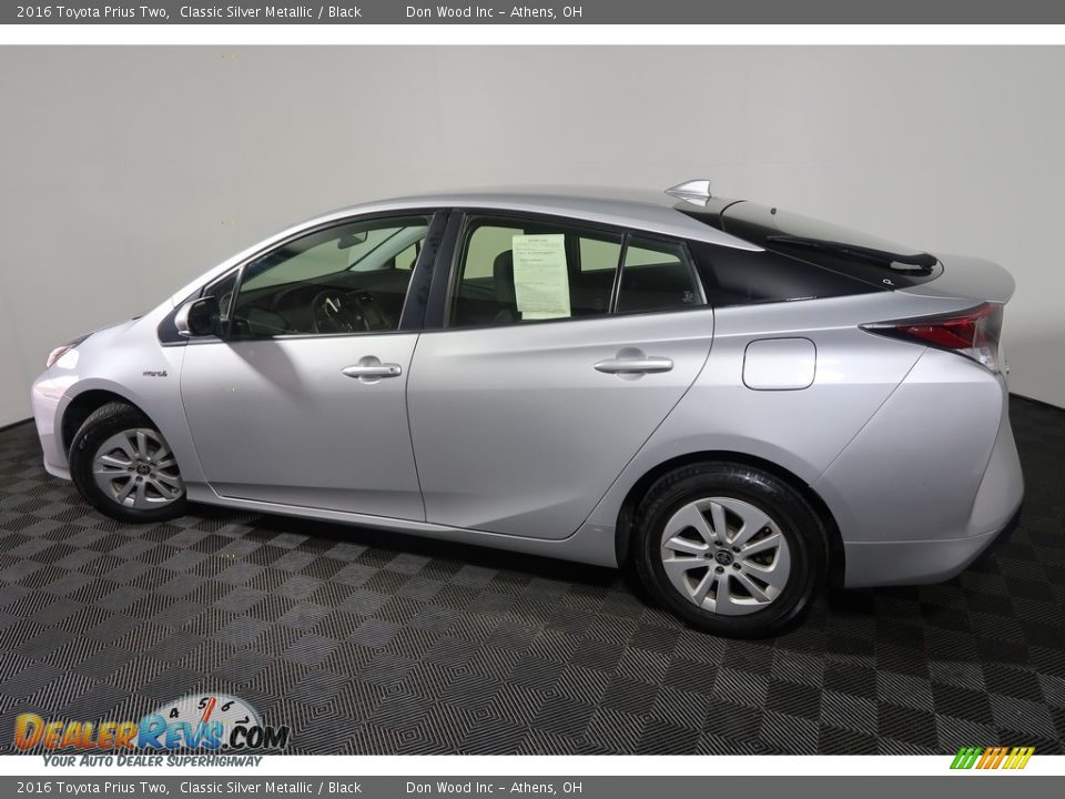 2016 Toyota Prius Two Classic Silver Metallic / Black Photo #9