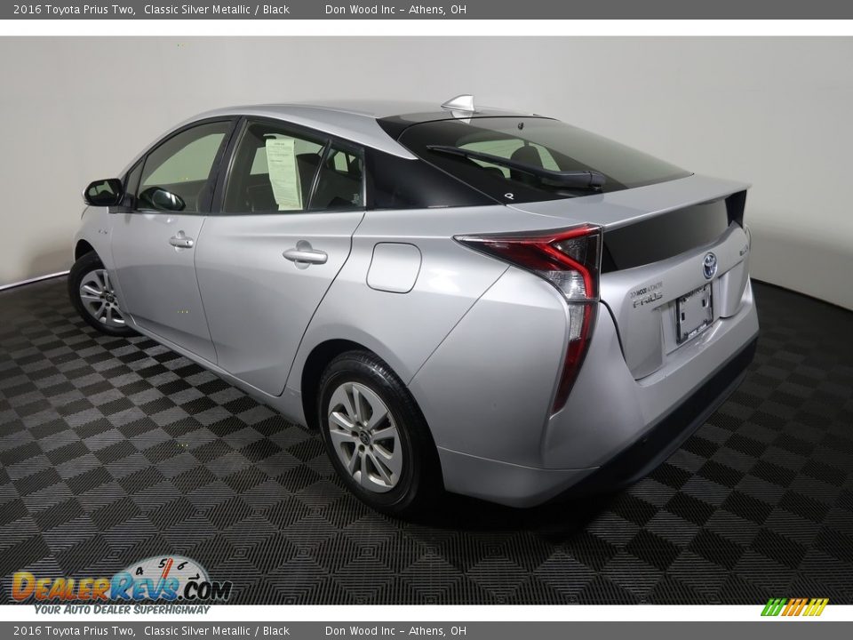 2016 Toyota Prius Two Classic Silver Metallic / Black Photo #10