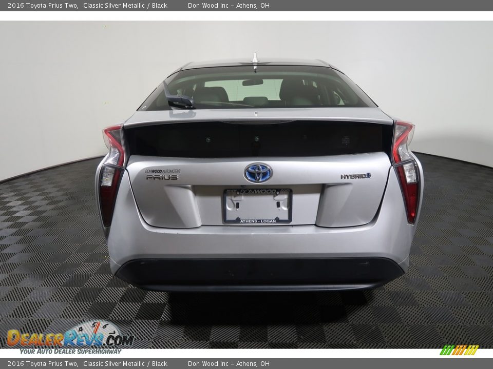 2016 Toyota Prius Two Classic Silver Metallic / Black Photo #11