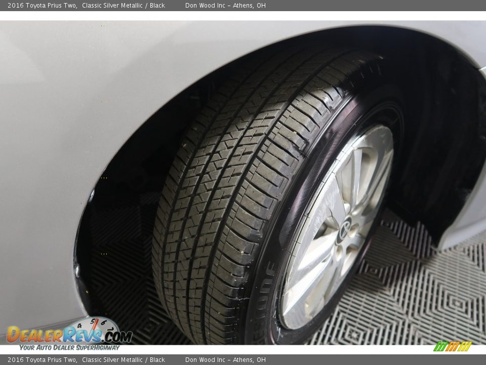 2016 Toyota Prius Two Classic Silver Metallic / Black Photo #24