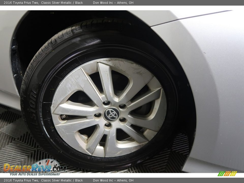 2016 Toyota Prius Two Classic Silver Metallic / Black Photo #25