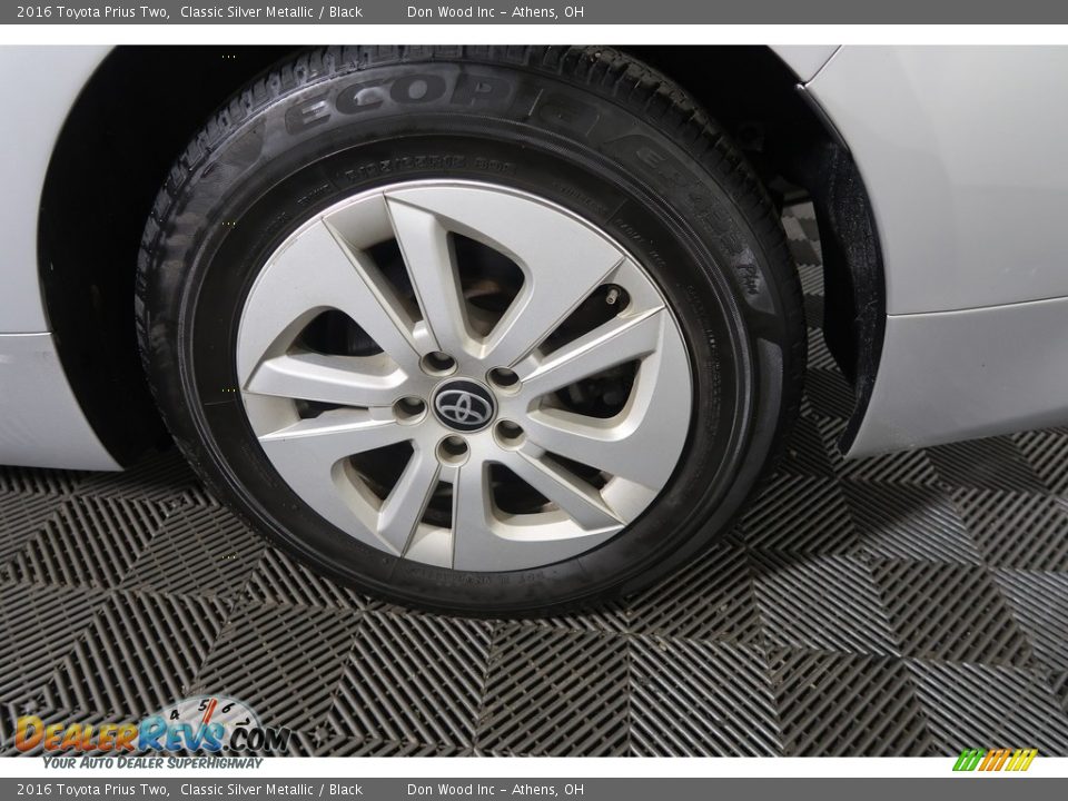 2016 Toyota Prius Two Classic Silver Metallic / Black Photo #27