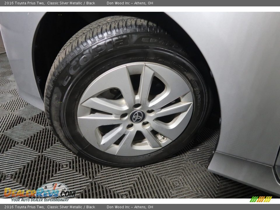 2016 Toyota Prius Two Classic Silver Metallic / Black Photo #28
