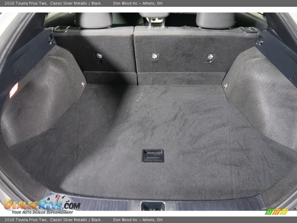 2016 Toyota Prius Two Classic Silver Metallic / Black Photo #30