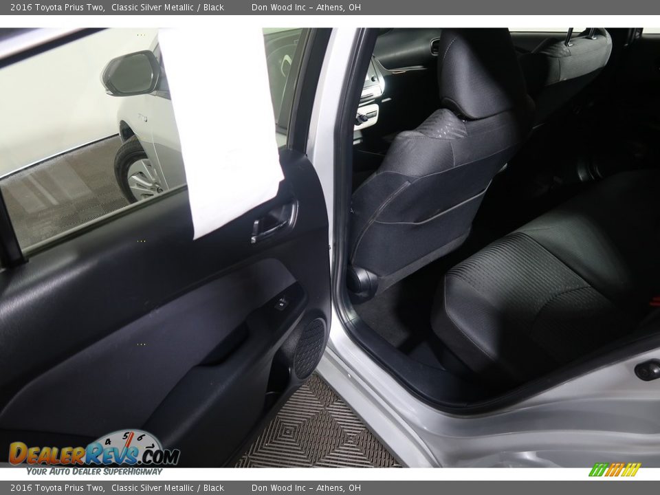 2016 Toyota Prius Two Classic Silver Metallic / Black Photo #33