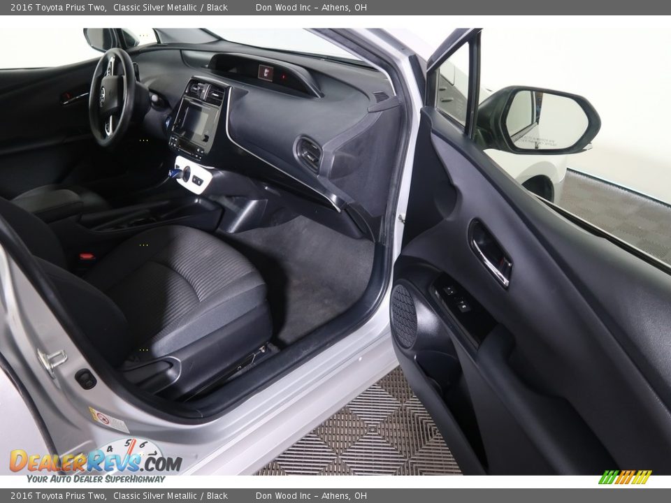 2016 Toyota Prius Two Classic Silver Metallic / Black Photo #35