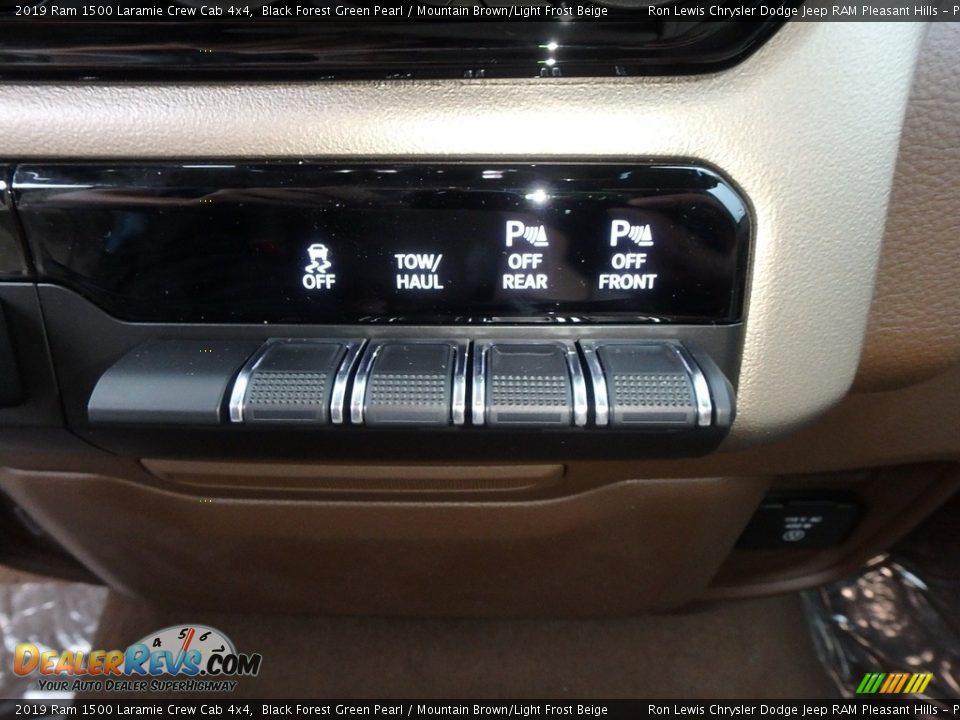 2019 Ram 1500 Laramie Crew Cab 4x4 Black Forest Green Pearl / Mountain Brown/Light Frost Beige Photo #19
