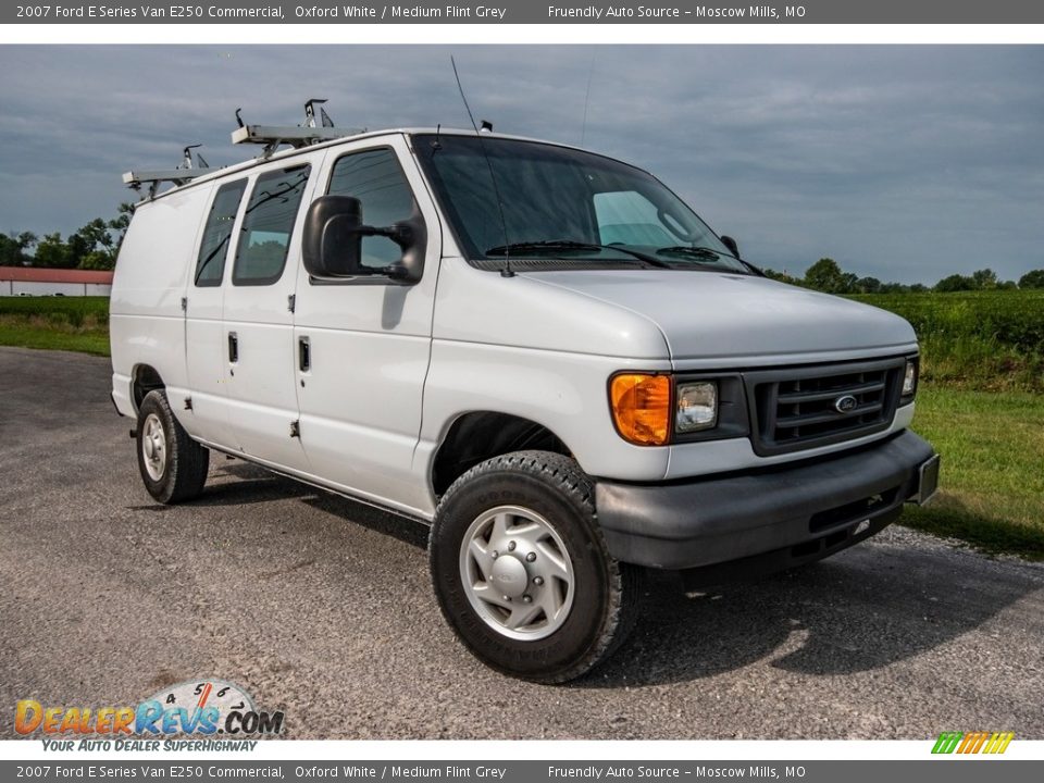 2007 Ford E Series Van E250 Commercial Oxford White / Medium Flint Grey Photo #1