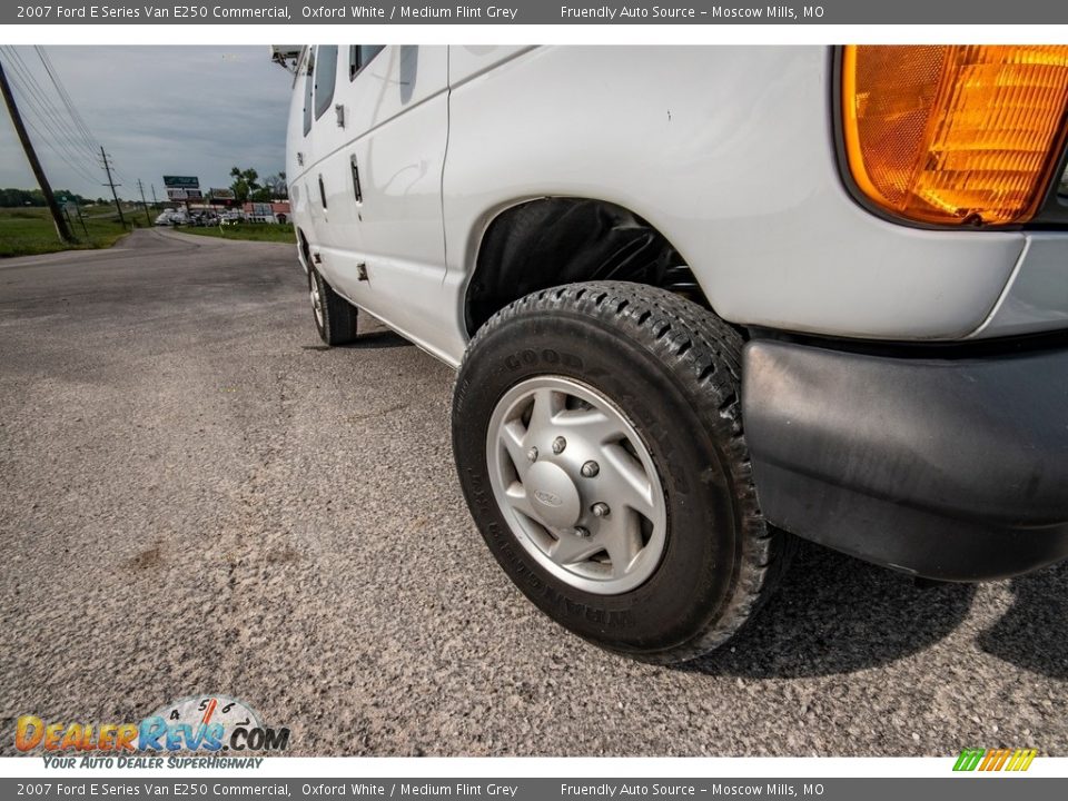 2007 Ford E Series Van E250 Commercial Oxford White / Medium Flint Grey Photo #2