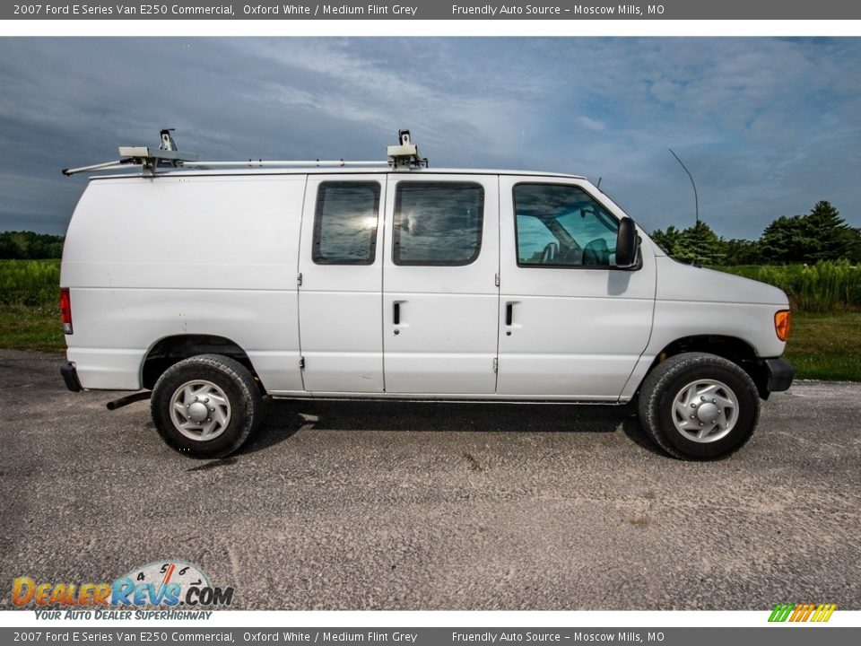 2007 Ford E Series Van E250 Commercial Oxford White / Medium Flint Grey Photo #3