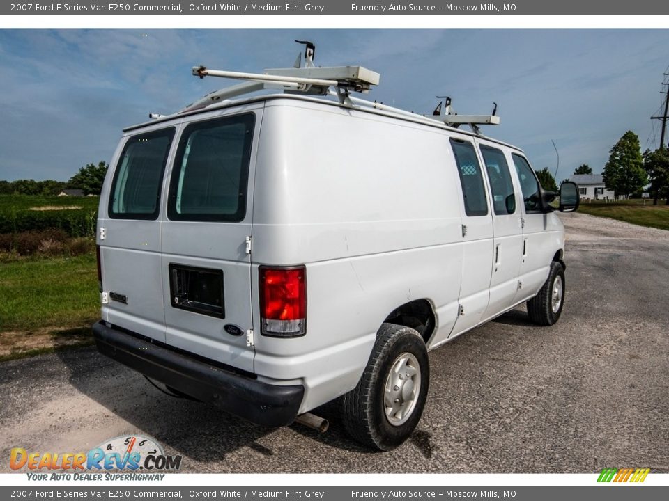 2007 Ford E Series Van E250 Commercial Oxford White / Medium Flint Grey Photo #4
