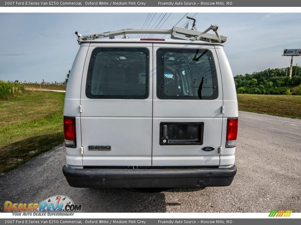 2007 Ford E Series Van E250 Commercial Oxford White / Medium Flint Grey Photo #5