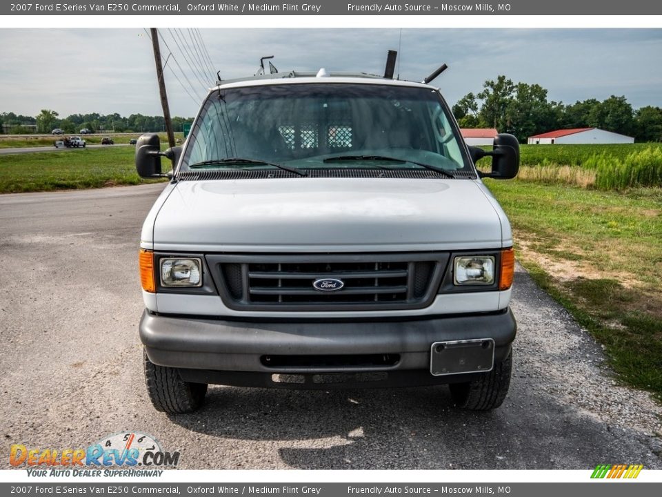 2007 Ford E Series Van E250 Commercial Oxford White / Medium Flint Grey Photo #9