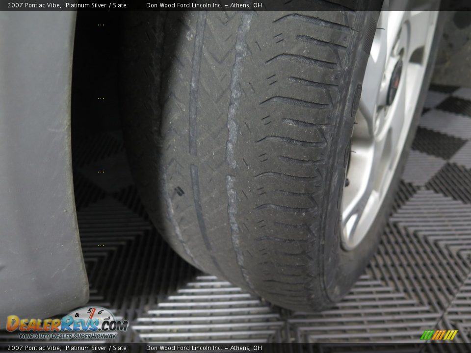 2007 Pontiac Vibe Platinum Silver / Slate Photo #18