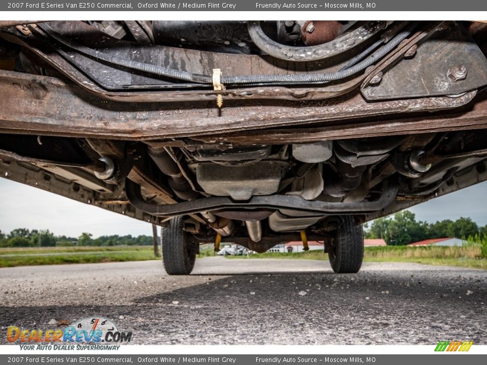2007 Ford E Series Van E250 Commercial Oxford White / Medium Flint Grey Photo #10