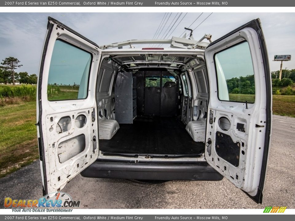 2007 Ford E Series Van E250 Commercial Oxford White / Medium Flint Grey Photo #16