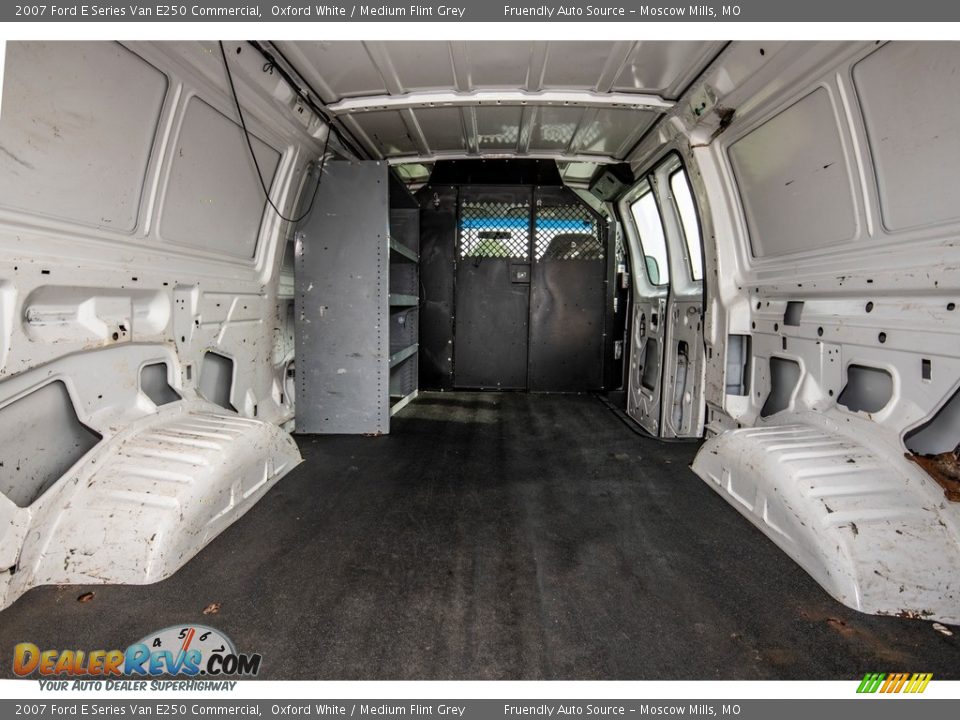 2007 Ford E Series Van E250 Commercial Oxford White / Medium Flint Grey Photo #17