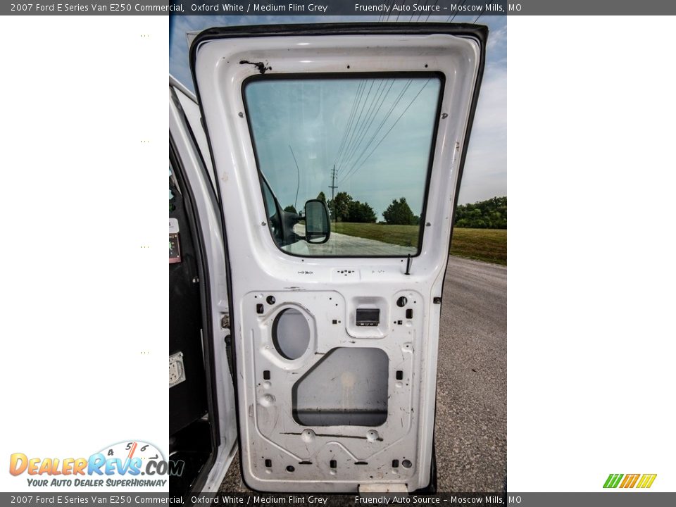 2007 Ford E Series Van E250 Commercial Oxford White / Medium Flint Grey Photo #21
