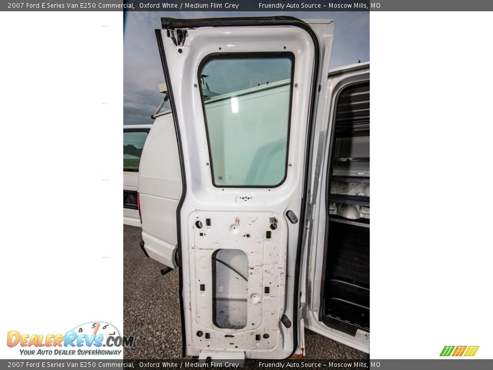 2007 Ford E Series Van E250 Commercial Oxford White / Medium Flint Grey Photo #22