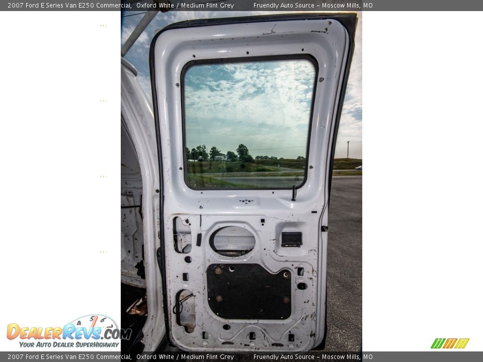 2007 Ford E Series Van E250 Commercial Oxford White / Medium Flint Grey Photo #23