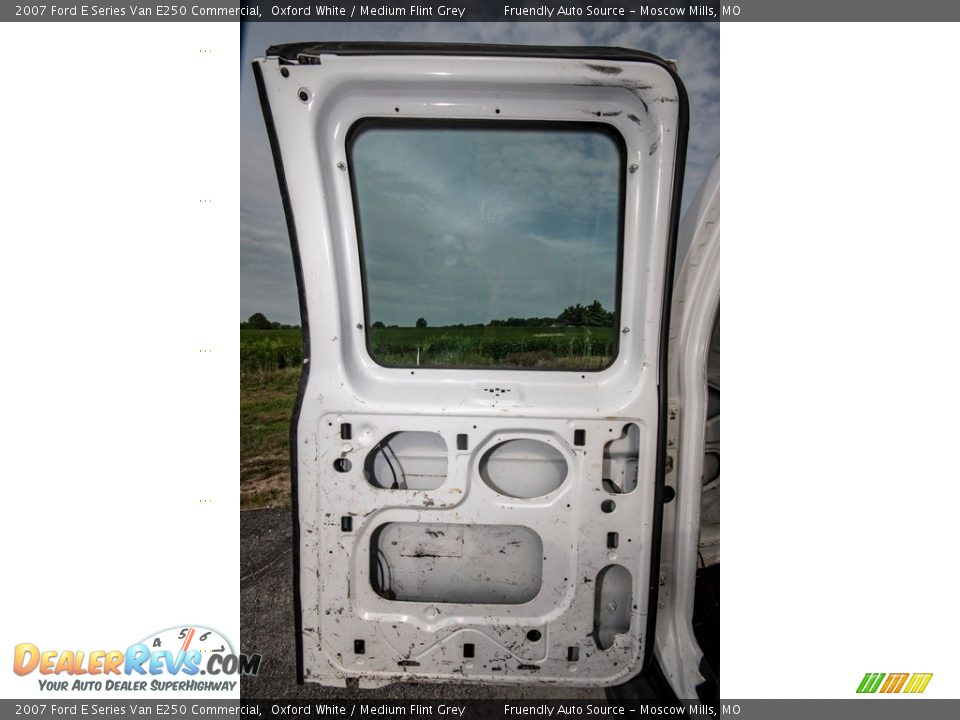 2007 Ford E Series Van E250 Commercial Oxford White / Medium Flint Grey Photo #24