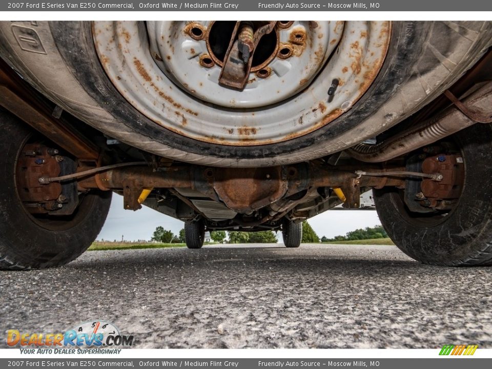 2007 Ford E Series Van E250 Commercial Oxford White / Medium Flint Grey Photo #25