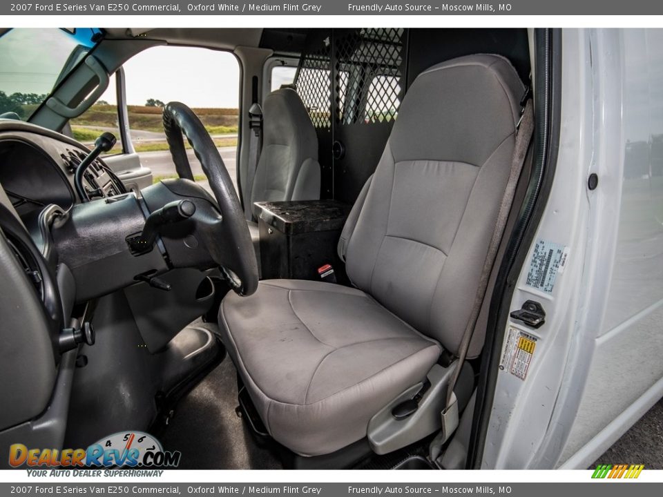 2007 Ford E Series Van E250 Commercial Oxford White / Medium Flint Grey Photo #26