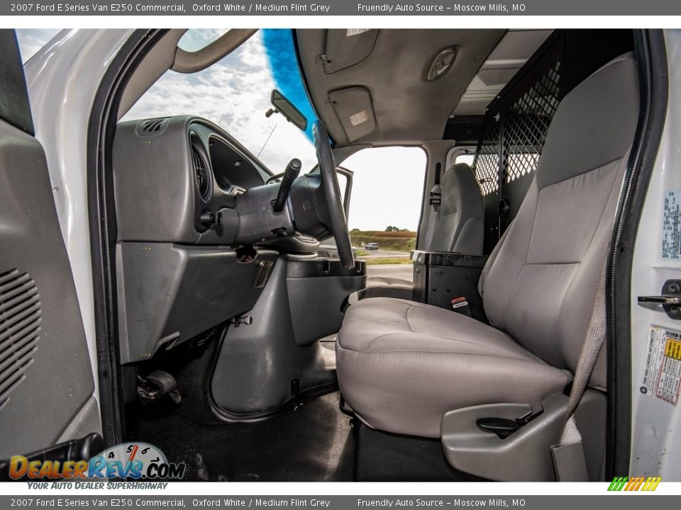 2007 Ford E Series Van E250 Commercial Oxford White / Medium Flint Grey Photo #27