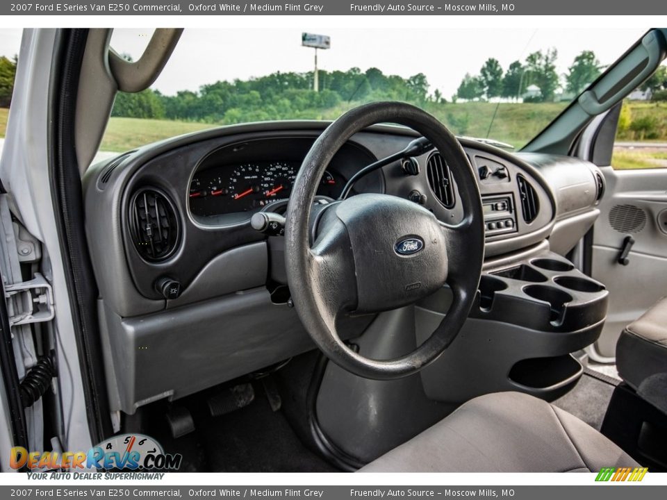 2007 Ford E Series Van E250 Commercial Oxford White / Medium Flint Grey Photo #28