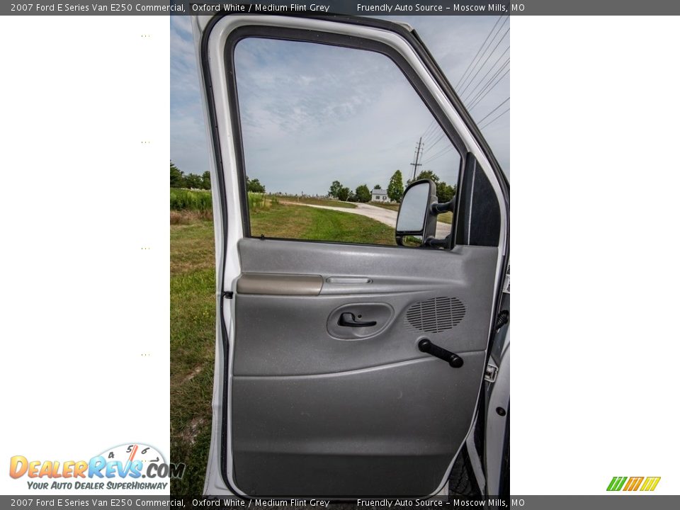 2007 Ford E Series Van E250 Commercial Oxford White / Medium Flint Grey Photo #29