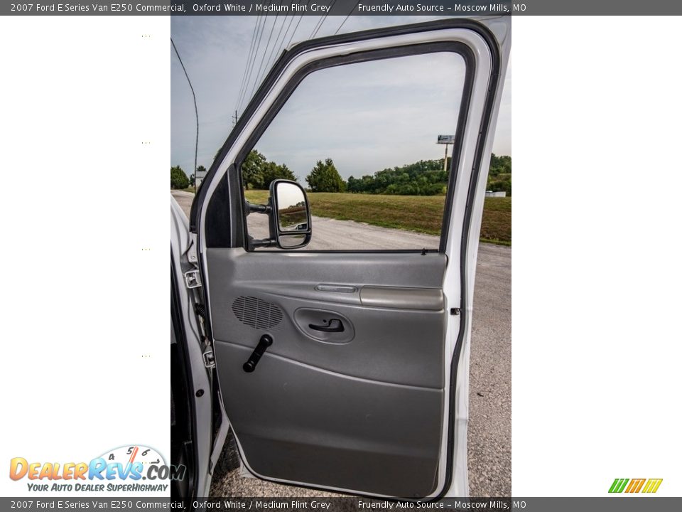 2007 Ford E Series Van E250 Commercial Oxford White / Medium Flint Grey Photo #33