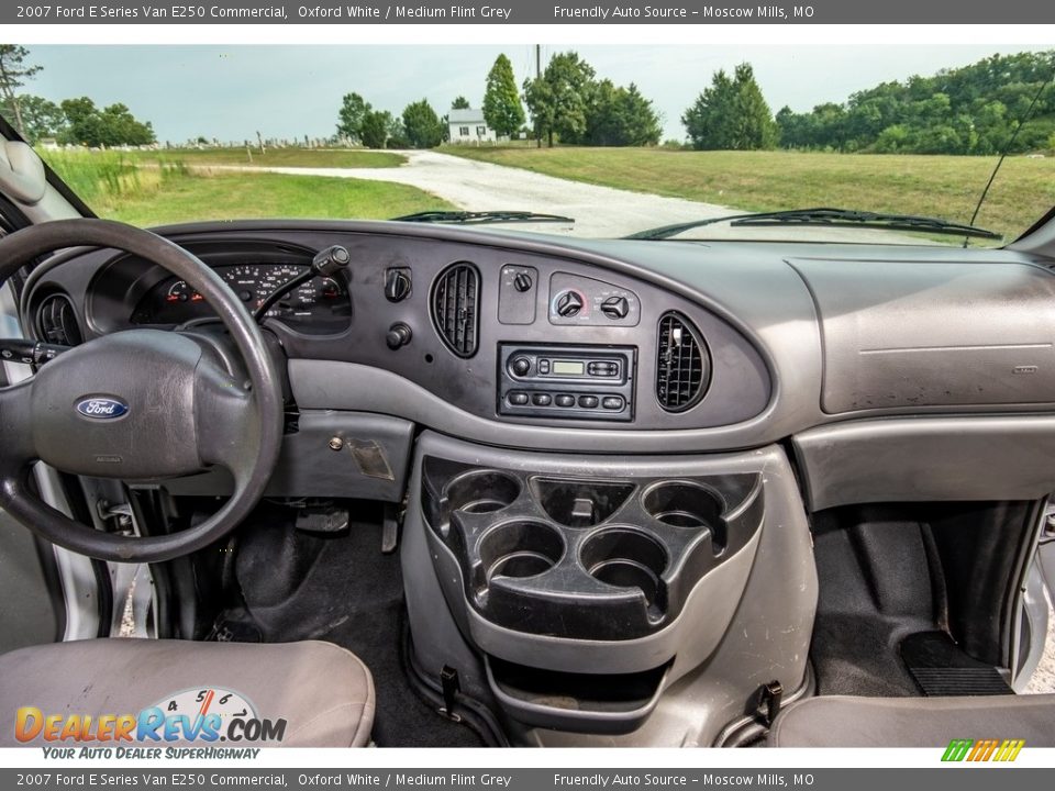 2007 Ford E Series Van E250 Commercial Oxford White / Medium Flint Grey Photo #34