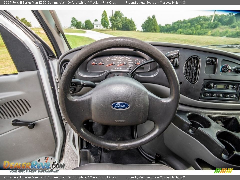 2007 Ford E Series Van E250 Commercial Oxford White / Medium Flint Grey Photo #36