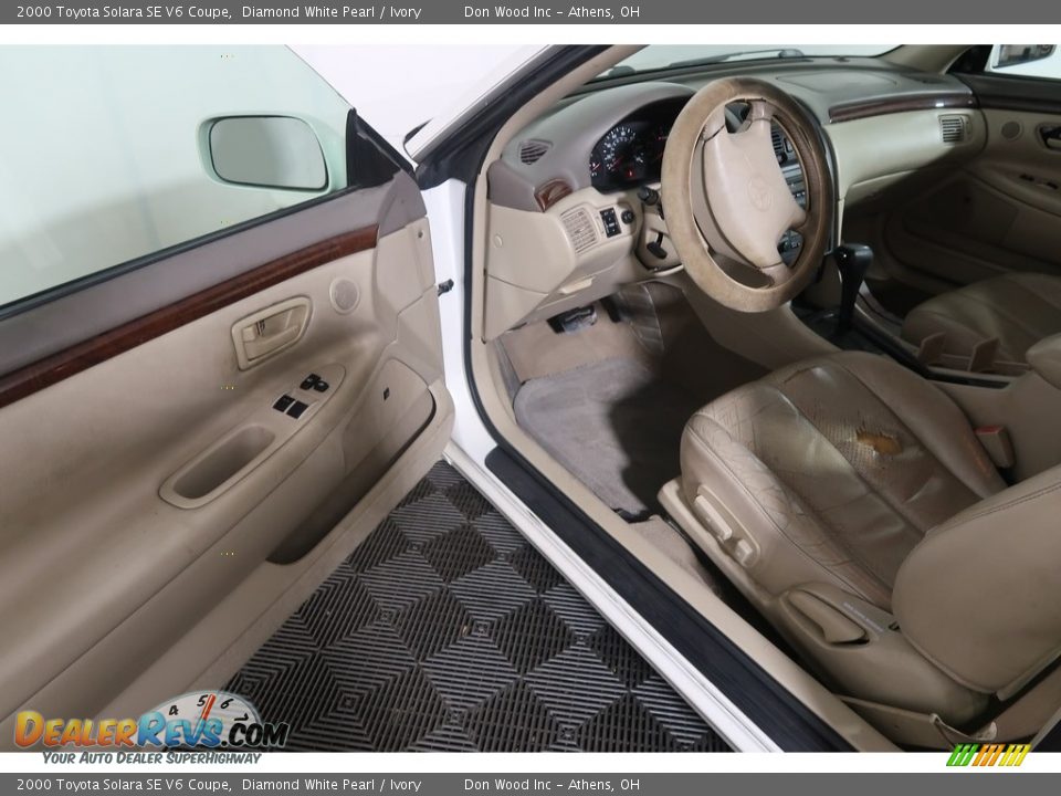 2000 Toyota Solara SE V6 Coupe Diamond White Pearl / Ivory Photo #29