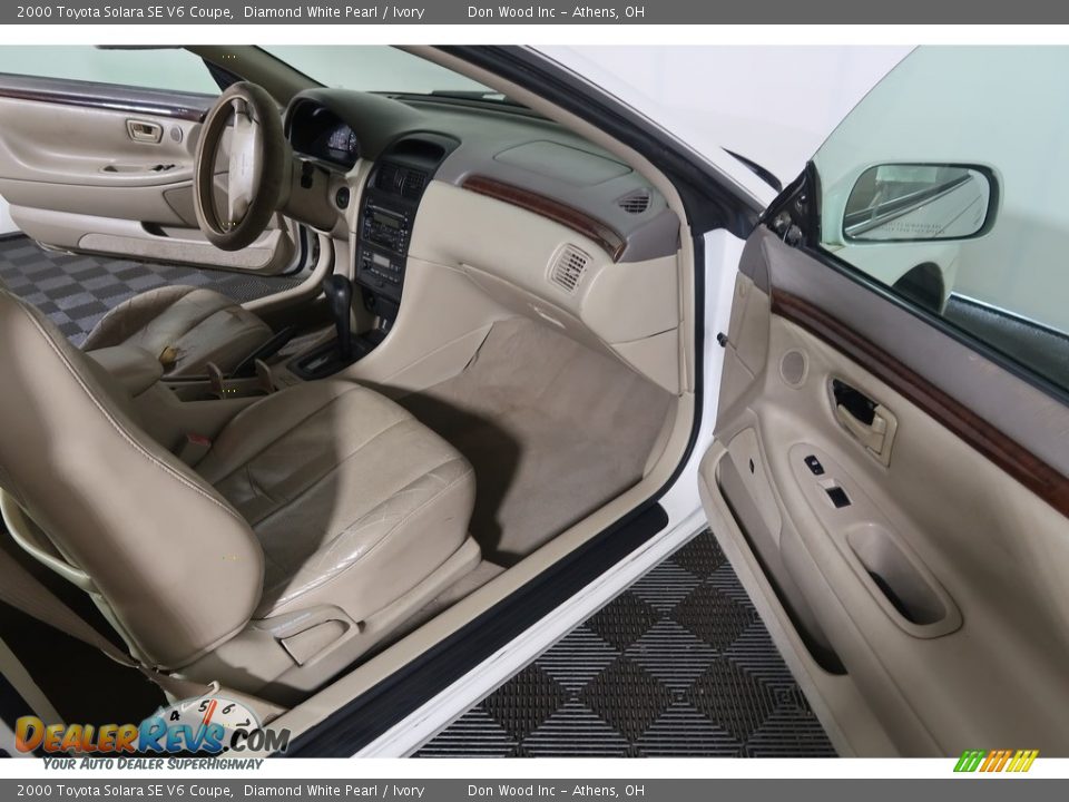 2000 Toyota Solara SE V6 Coupe Diamond White Pearl / Ivory Photo #30