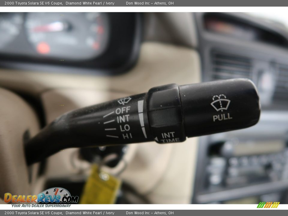 2000 Toyota Solara SE V6 Coupe Diamond White Pearl / Ivory Photo #32