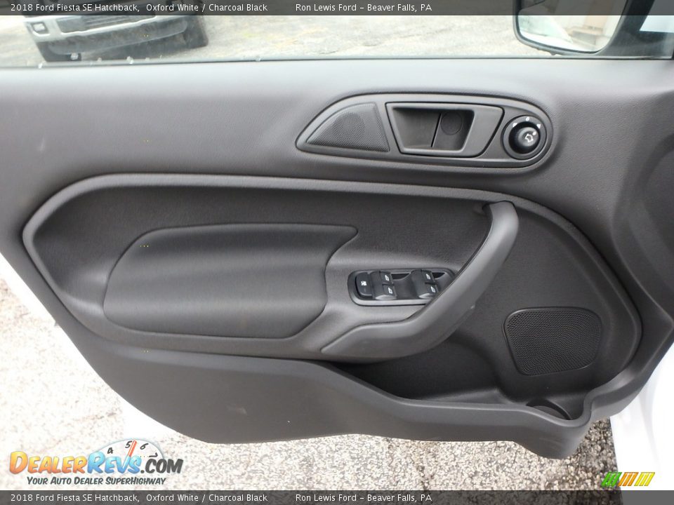 Door Panel of 2018 Ford Fiesta SE Hatchback Photo #14