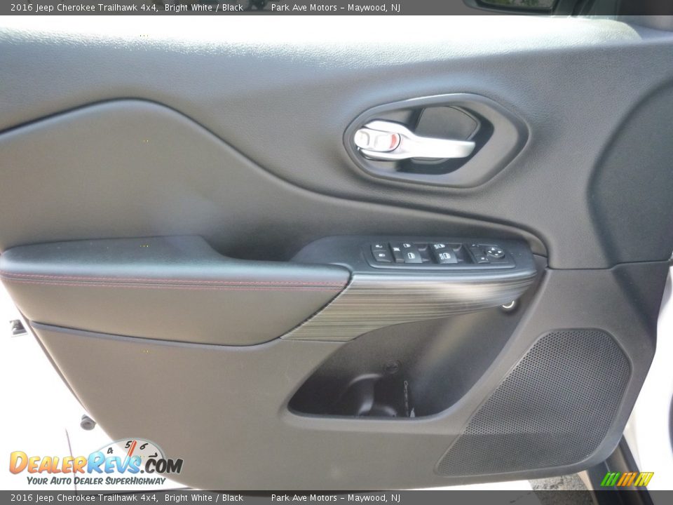 2016 Jeep Cherokee Trailhawk 4x4 Bright White / Black Photo #10
