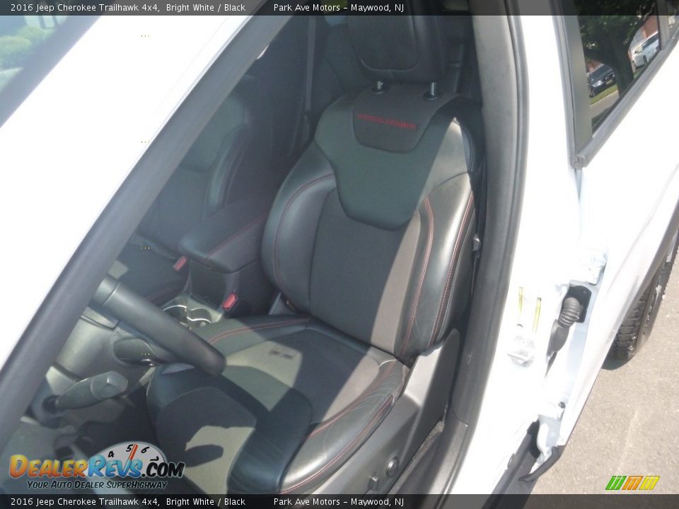 2016 Jeep Cherokee Trailhawk 4x4 Bright White / Black Photo #11