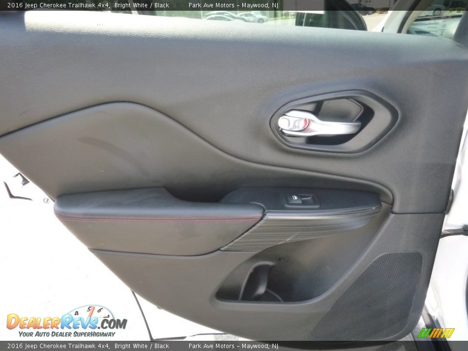 2016 Jeep Cherokee Trailhawk 4x4 Bright White / Black Photo #14