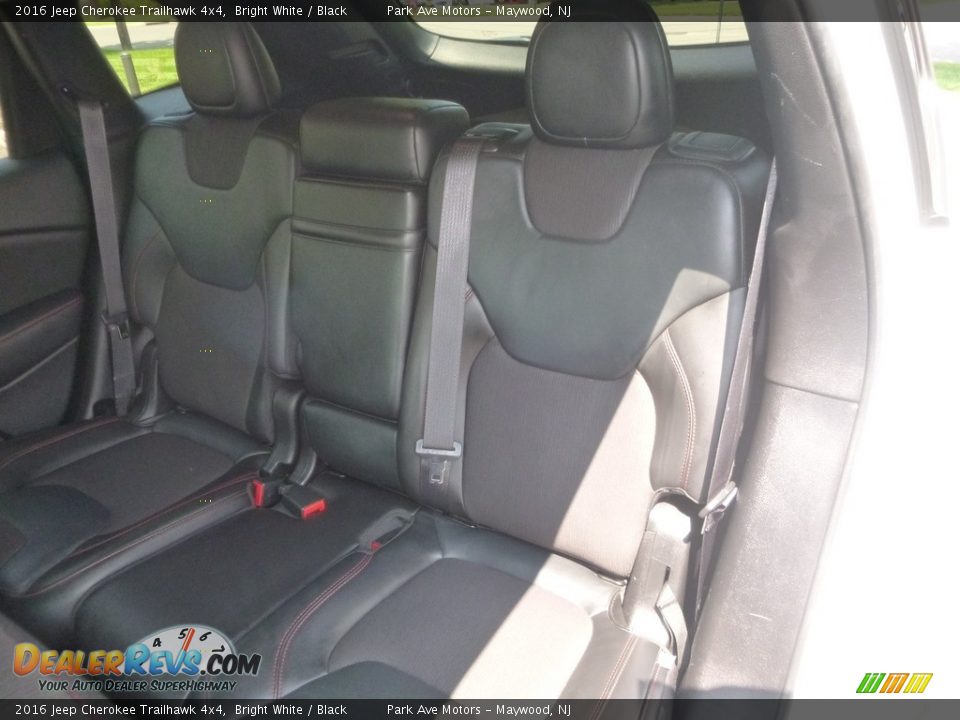 2016 Jeep Cherokee Trailhawk 4x4 Bright White / Black Photo #15
